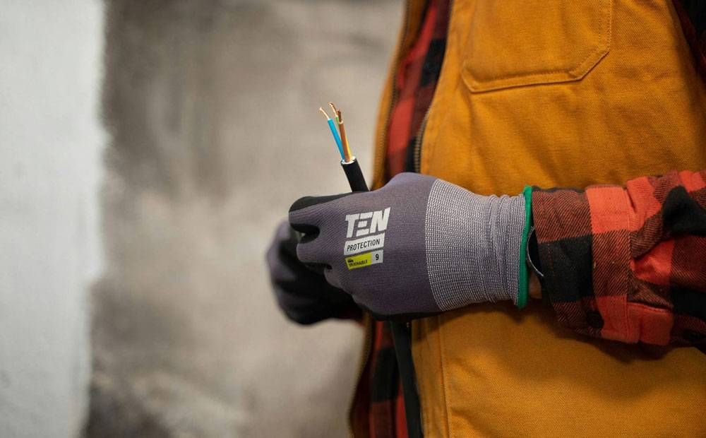 How to Choose the Right Electrician for Your Apartment Complex